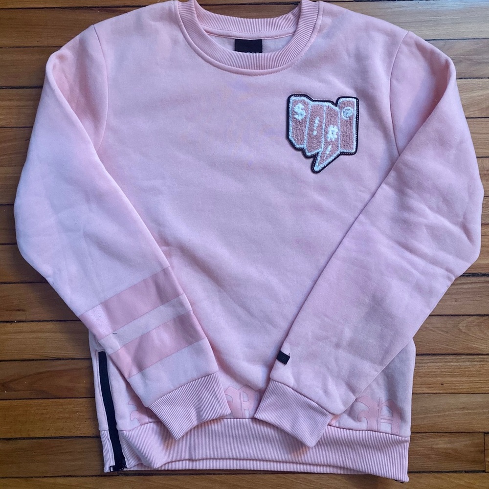 Men’s pink crew neck sweater